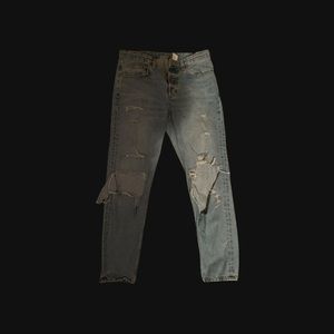 women’s distressed boyfriend jeans